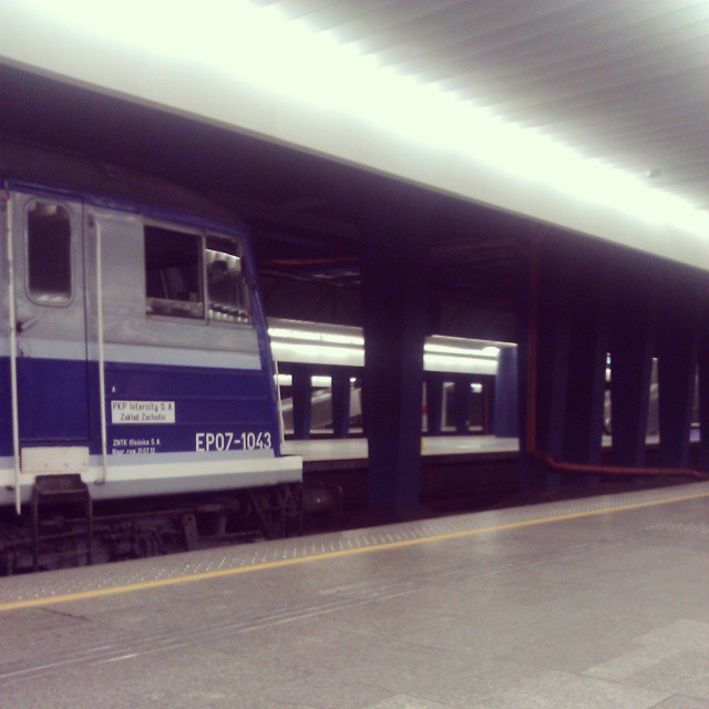 We drodze na #wckrk #pociąg #lokomotywa #pkp #dworzec #centralny #train #station